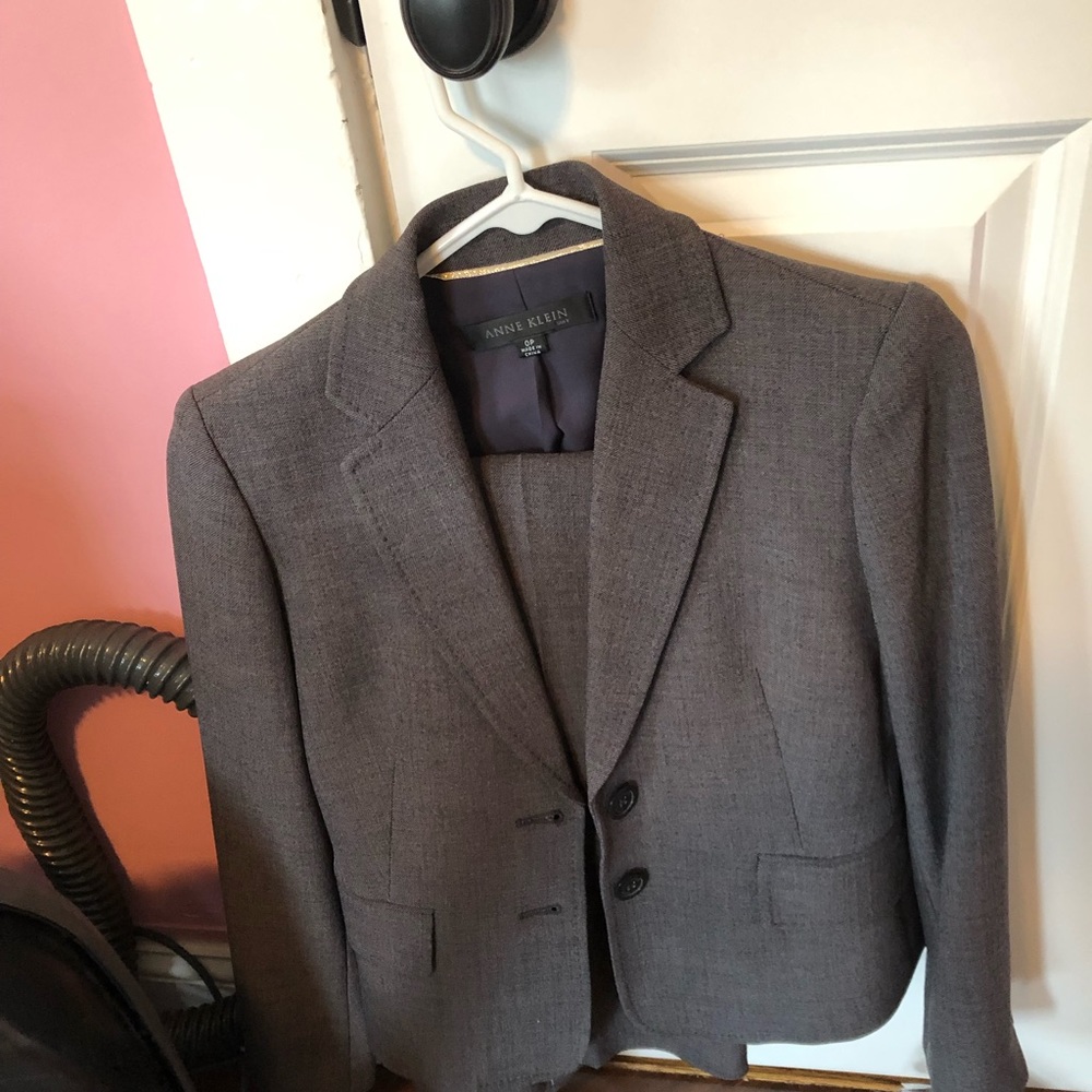 Pant suit